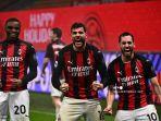 bek-prancis-ac-milan-theo-hernandez-merayakan-kemenangan-bersama-bek-prancis-ac-milan.jpg