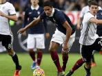 bek-prancis-raphael-varane-tengah_20151114_052018.jpg