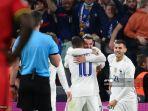 bek-prancis-theo-hernandez-merayakan-dengan-rekan-satu-timnya-setelah-mencetak-gol.jpg