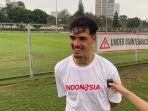 bek-sayap-timnas-indonesia-shayne-pattynama-usai-berlatih.jpg