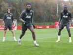 bek-serba-bisa-manchester-united-timothy-fosu-mensah.jpg