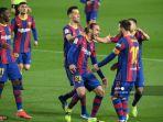 bek-spanyol-barcelona-oscar-mingueza-3rdr-merayakan-bersama-rekan-setimnya.jpg