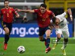bek-spanyol-eric-garcia-tengah-bersaing-dengan-pemain-depan-prancis-kylian-mbappe.jpg