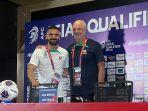bek-timnas-australia-aziz-behich-dan-pelatih-timnas-australia-graham-arnold.jpg