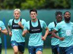 bek-timnas-indonesia-elkan-baggott-berlatih-bersama-skuad-utama-ipswich-town.jpg