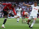 bek-tottenham-hotspur-micky-van-de-ven-menghadang-striker-manchester-united-marcus-rashford.jpg