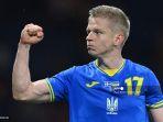 bek-ukraina-oleksandr-zinchenko-merayakan-di-babak-16-besar-euro-2020.jpg