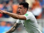 bek-uruguay-jose-gimenez_20180616_052721.jpg