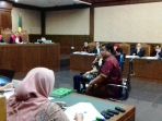 bekas-kepala-kpp-pma-6-kalibata-johnny-sirait-baju-merah_20170517_174547.jpg