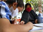 belajar-daring-ditemani-sang-ibu-sambil-berjualan-kopi-seduh_20210312_185619.jpg