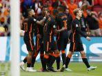 belanda-merayakan-gol.jpg