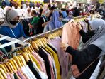 belanja-kebutuhan-lebaran-di-pasar-baru-bandung_20230416_141345.jpg