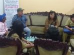 belasan-guru-mengadu-ke-kantor-ombudsman-karena-uang-sertifikasi-tidak-cair_20170227_180940.jpg