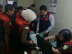 belasan-jaksa-kejari-banjar-geledah-kantor-kpu-banjar_20161018_131519.jpg
