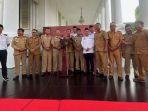 belasan-kepala-desa-usai-bertemu-presiden-jokowi-di-istana-presiden.jpg