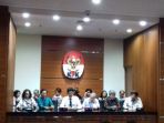 belasan-perwakilan-tokoh-tanah-air-senin-342017-menyambangi-komisi-pemberantasan-korupsi-kpk_20170403_230833.jpg