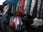 beli-pakaian-bekas-impor-langsung-rendam-air-panas_20150208_172840.jpg