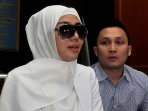 bella-shofie-hadiri-sidang-perceraian_20160421_220543.jpg