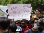 bem-si-demo-tolak-pemecatan-56-pegawai-kpk_20210927_165711.jpg