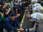 bem-si-kembali-demonstrasi-di-sekitar-gedung-dpr_20191001_193916.jpg