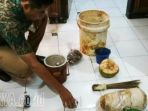 benda-benda-ritual-yang-ditemukan-polisi-di-rumah-tukinem-di_20180308_163741.jpg