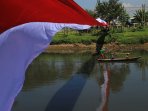 bendera-merah-putih-panjang-100-m-sambut-hut-kemerdekaan-ke-71_20160815_121242.jpg