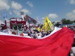 bendera-merah-putih-raksasa-di-kampanye-akbar-prabowo-sandi-di-stadion-sriwedari-solo.jpg