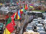 bendera-negara-peserta-ktt-asia-afrika-mulai-terpasang_20150415_150032.jpg
