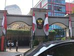 bendera-setengah-tiang-dikibarkan-di-kantor-kementerian-panrb.jpg