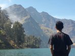 bendera-tribun-berkibar-di-puncak-gunung-rinjani_20150817_125022.jpg