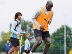 benjamin-mendy-saat-mengikuti-latihan-bersama-pemain-manchester-city.jpg