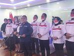 benny-rhamdani-memberikan-keterangan-soal-11-tkw-korban-penipuan.jpg