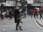bentrok-warga-kampung-pulo-dengan-satpol-pp-dan-polisi_20150820_151856.jpg
