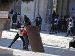 bentrok-warga-palestina-dan-polisi-israel-di-masjid-al-aqsa_20220416_143701.jpg