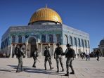 bentrok-warga-palestina-dan-polisi-israel-di-masjid-al-aqsa_20220416_144323.jpg