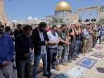 bentrok-warga-palestina-dan-polisi-israel-di-masjid-al-aqsa_20220416_150743.jpg