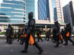 bentrokan-antara-polisi-dan-massa-di-tanah-abang_20190522_102655.jpg