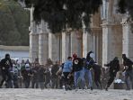 bentrokan-kembali-terjadi-di-masjid-al-aqsa_20220422_140617.jpg