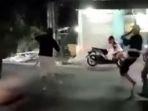 bentrokan-warga-di-jalan-raya-hankam-pondok-melati-bekasi.jpg