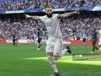 benzema-merayakan-gol-ke-gawang-almeria.jpg