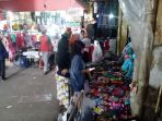 berbelanja-kebutuhan-idul-fitri-di-pasar-kebayoran-lama-jakarta_20200524_075051.jpg