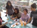 berbuka-puasa-dengan-nuansa-senja-di-ketinggian-60-meter_20150621_170916.jpg
