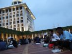 berbuka-puasa-di-masjid-istiqlal_20240312_201647.jpg