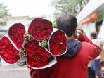 berburu-mawar-jelang-hari-kasih-sayang_20180213_162031.jpg