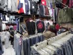 berburu-pakaian-bekas-di-pasar-senen_20211013_220232.jpg