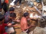 berdoa-untuk-korban-longsor-tambang-emas-pongkor_20151029_224125.jpg