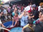 berebut-air-jamasan_20161008_194157.jpg