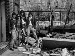 berikut-chord-kunci-gitar-termudah-dan-link-download-lagu-i-wanna-be-sedated-oleh-ramones.jpg