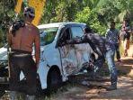 berisi-8-penumpang-mobil-xenia-di-labuhanbatu-terjun-ke-saluran-air-4-orang-tewas.jpg