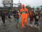 berita-foto-banjir-semarang-stasiun-tawang-tergenang-air-hingga-gubernur-ganjar-tinjau-titik-banjir.jpg